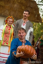 Рівненський облмуздрамтеатр ще раз сватав Стецька на Лебединці (ФОТО)